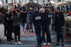 Franciaországban ismét százzal nőtt a halottak száma