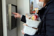 Segítségre van szüksége idős rokonának a járvány idején? Mutatjuk, kikhez fordulhat