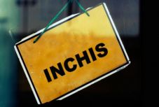 Kétszázezer romániai alkalmazott munkaszerződését függesztették fel a héten