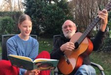 Kézmosásról szóló dalt osztott meg Gryllus Vilmos