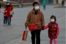 Ismét csökkent a napi új koronavírus-esetek száma Kínában