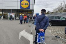 Gazdasági miniszter: szükségtelen az otthoni élelmiszerkészletek felhalmozása