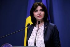 Nyugtat az oktatási miniszter: jelenleg nem merül fel a tanév befagyasztása