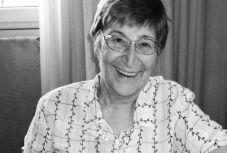 Elhunyt Sigmond Júlia kolozsvári bábszínész, eszperantista