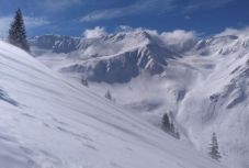 Bâlea-tó: a hóréteg vastagsága meghaladja a két métert, nagy a lavinaveszély