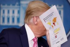 Trump: hamarosan megkezdődik a vírusellenes szer klinikai tesztelése