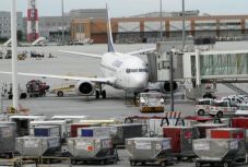 Újabb 184 román állampolgárt telepítenek haza Olaszországból kedd este