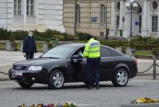 Tilos az aradi taxisoknak ügyfeleket felvenniük a határról