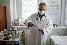 „Védőfelszerelés nélkül vírusterjesztőkké válhatunk” – bajban a családorvosok