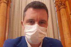 Felfüggesztették Tánczos Barna szenátor gépjárművezetői jogosítványát