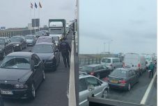 Ötórás a várakozási idő a nagylaki autópálya-határátkelő belépő oldalán