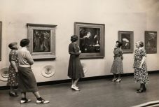 Évszázadok hírei: kik látogatták a képzőművészeti múzeumokat a két világháború között?