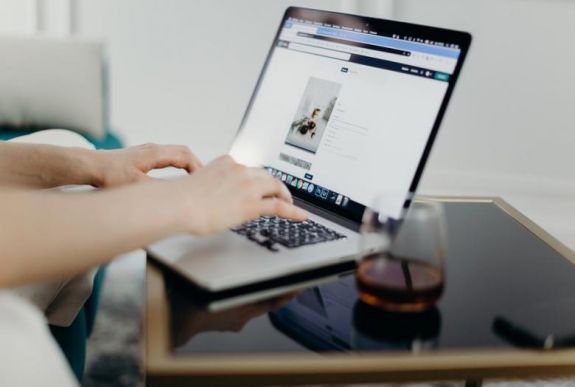 Robbanásszerűen megnőtt az internetes adatforgalom Romániában márciusban