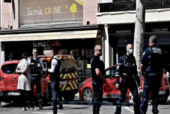 Terrorista indíttatású késelés történt Franciaországban