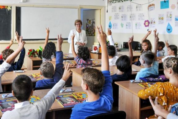 Lapértesülés: júniusban nyitnak újra az iskolák Romániában