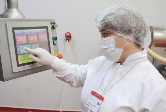 Elkezdte a koronavírus enyhébb tüneteire ajánlott szerek gyártását egy romániai gyár