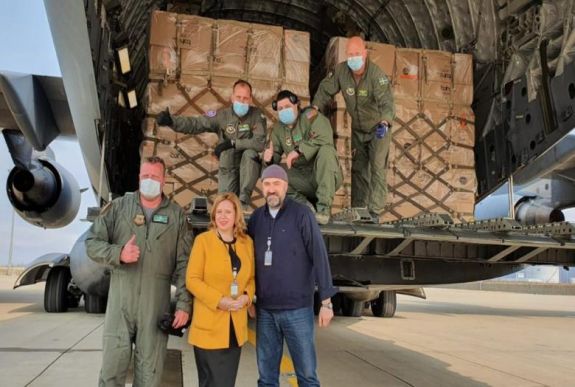 Százezer védőruhát szállító repülőgép érkezik Dél-Koreából