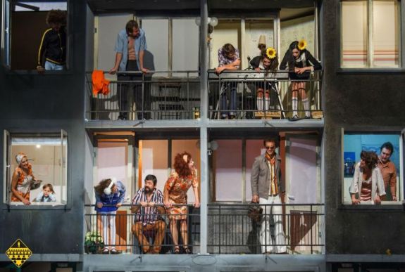 Ezután aktuális előadásait is közvetíti online a marosvásárhelyi színház