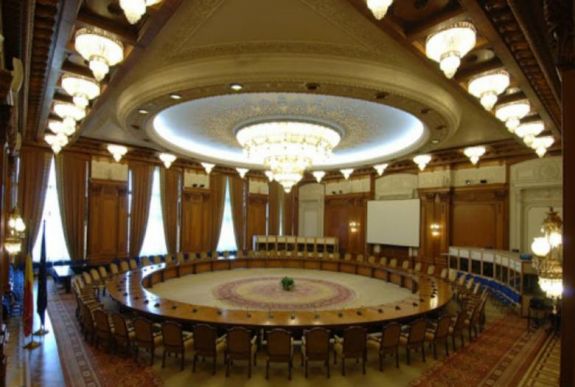 Jóváhagyták a parlamenti szakbizottságok a szükségállapot meghosszabbítását