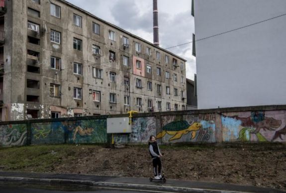 A nagybányai falról és a mögötte élő cigányokról készült fotósorozat nagydíjat nyert