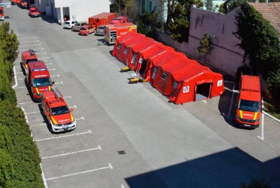 Országos premier: korszerűen felszerelt mobilkórházat avattak Kolozsváron