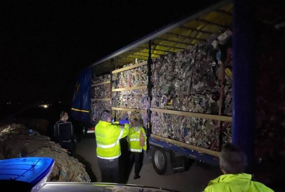 Szemetet importált illegálisan Angliából egy romániai vállalkozó