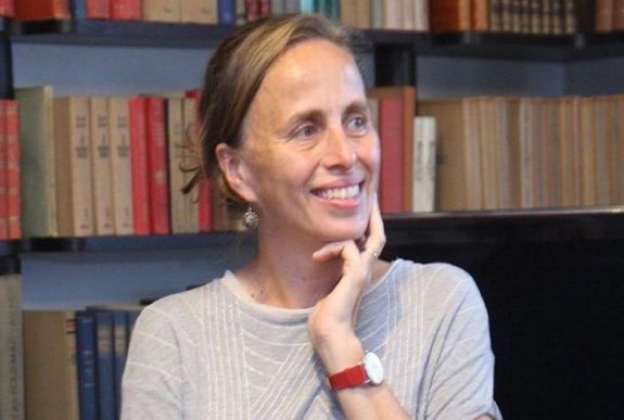 Az otthonról ír regényt Tompa Andrea