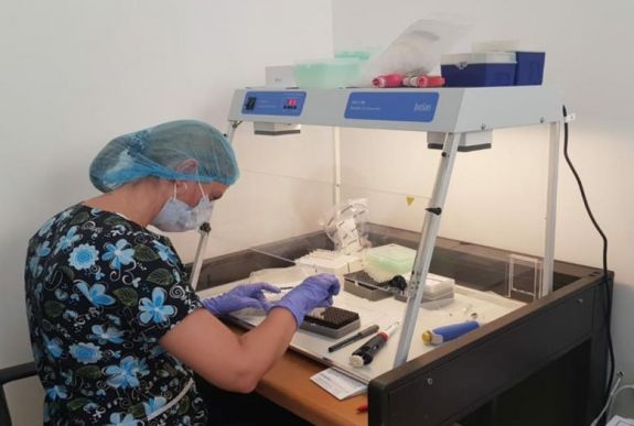 Aradon elvégzik a koronavírus-tesztet mindenkin, aki kórházba kerül