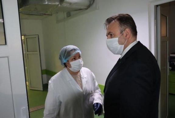Koronavírus: az egészségügyi miniszter szerint 10-12 ezernél tetőzik a fertőzések száma
