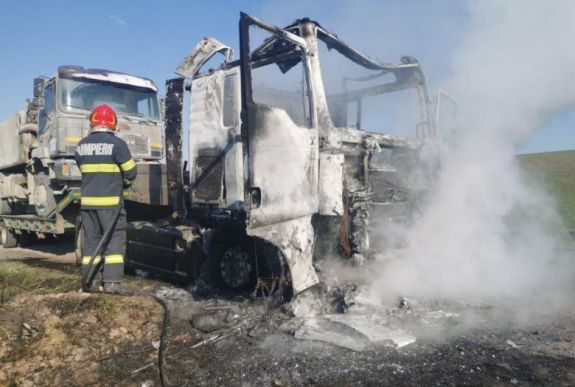 Kiégett egy tréler kabinja Arad megyében