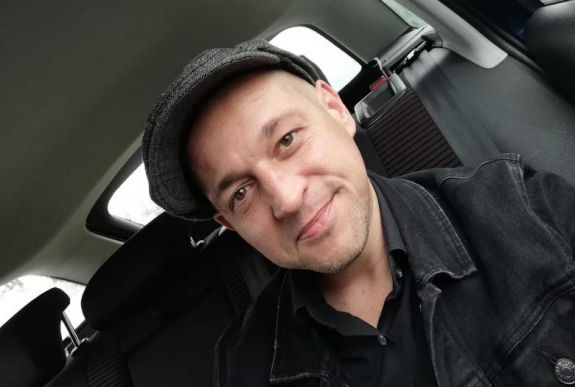 Összetartásról írt új dalt Little G Weevil magyar blues zenész