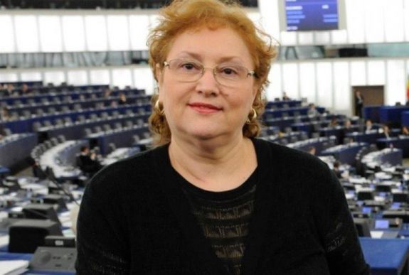 Emlékezteti a tanügyminisztert az ombudsman: Romániában az oktatás kötelező és ingyenes