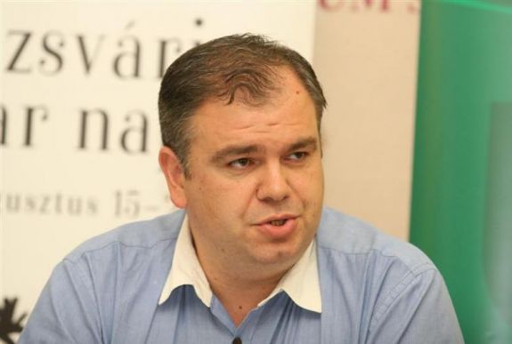 Kötelező távoktatás: perelni készül a minisztert Máté András kolozsvári ügyvéd