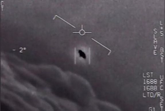 A Pentagon közzétett három megmagyarázhatatlan UFO-felvételt
