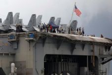 Kitört a járvány egy amerikai repülőgép-hordozó fedélzetén