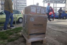 Megkezdték a próbavizsgálatokat az aradi koronavírus-tesztgépen