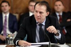 Meglebegtette a közalkalmazotti bérek csökkentését a pénzügyminiszter