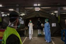 Spanyolországban meghaladta a tízezret a halálos áldozatok száma 