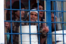 A szenátus megszavazta: otthon töltheti le büntetését a romániai elítéltek egy része