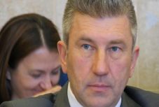 Távszavazás: legszebb álmából ébresztette a képviselőt az üléselnök telefonhívása (VIDEÓ)