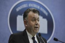 Egészségügyi miniszter: a járvány csúcsán 10-15 ezer fertőzött lehet