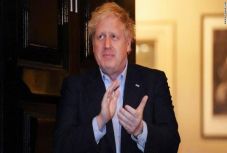 Boris Johnson: „jó hangulatban vagyok, dolgozom”