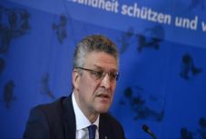 Bemutatták a járvány elleni védekezést szolgáló első hivatalos okostelefon-alkalmazást