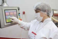 Elkezdte a koronavírus enyhébb tüneteire ajánlott szerek gyártását egy romániai gyár