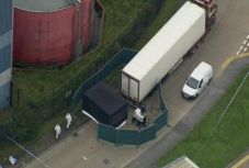 39 holttest a kamionban: bűnösnek vallotta magát a sofőr