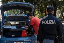 A maffia élelmiszerrel szerez új tagokat a járványban Dél-Olaszországban