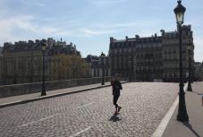 Koronavírus: a Párizsban élők negyede elhagyta a várost