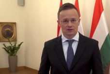 Határon túli magyar közösségeket is támogat védőeszközökkel Budapest