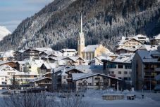 Visszautasította a vádakat a tiroli település polgármestere