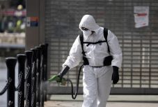 Ismét 900-nál többen haltak meg Nagy-Britanniában egy nap alatt